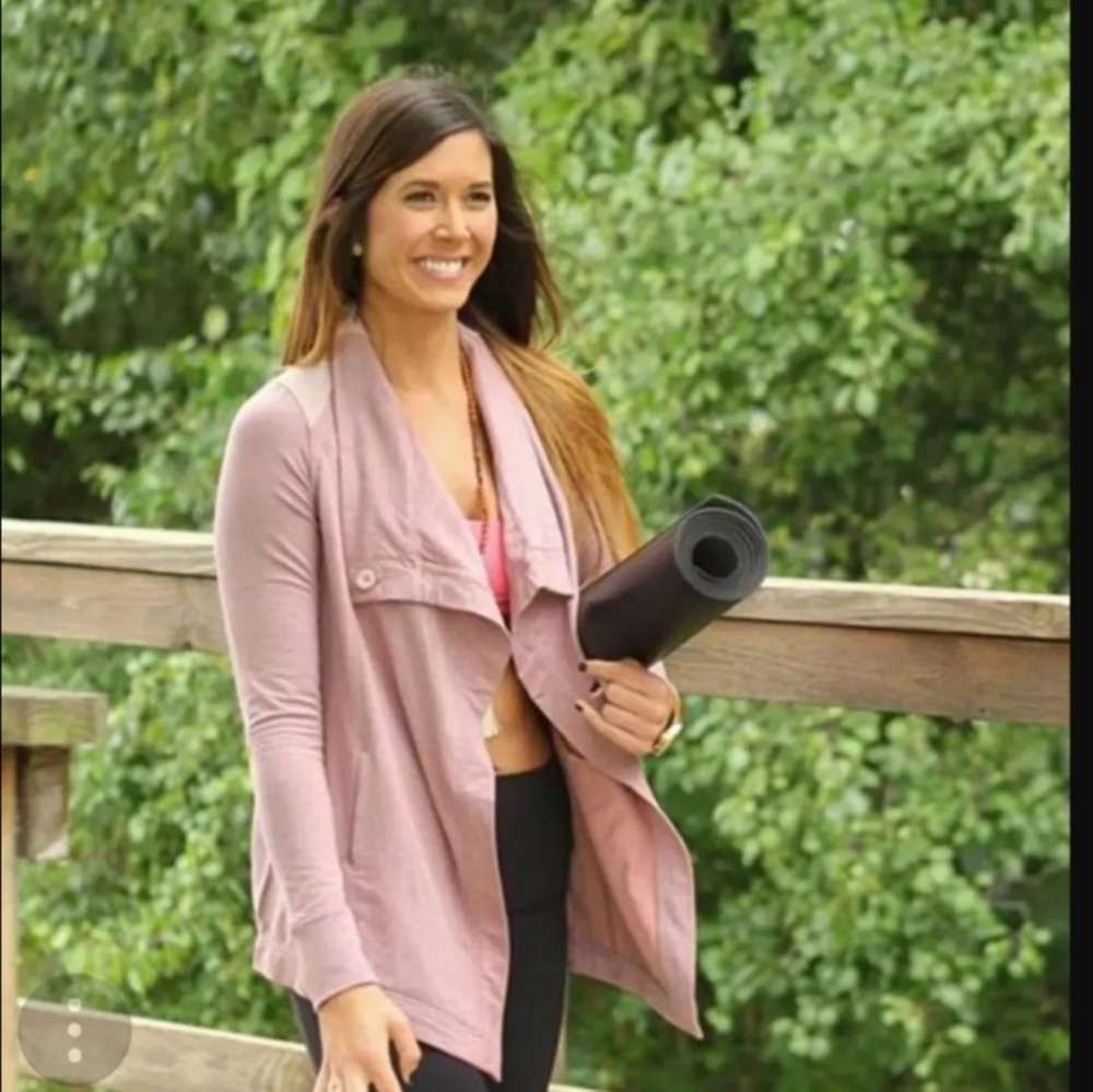 Lululemon coast wrap 6